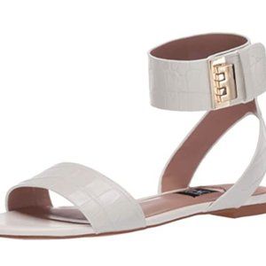 Women's flat sandals with Velcro buckle